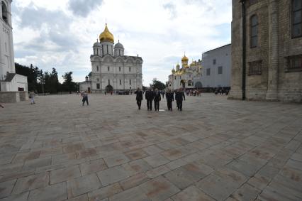 Московский Кремль. Архангельский собор - православный храм. Музеи Московского Кремля. Достопримечательность Москвы.  Туристы. 28 июня 2011