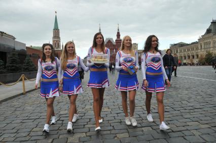 MEDVEDEV GIRLS поздравили президента РФ Дмитрия Медведева с днем рождения. 14 сентября 2011 года.