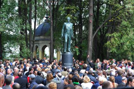 Открытие памятника Муслиму Магомаеву в центре Москвы. 15 сентября  2011 года.