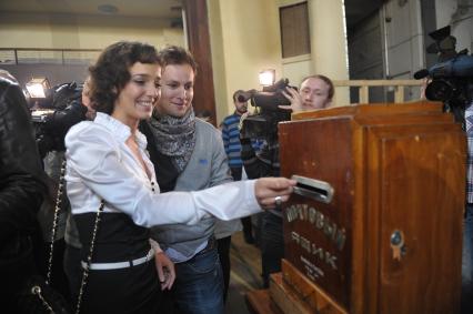 Актриса Валерия Ланская во время пресс-конференции, посвященной открытию \"Театра Мюзикла\" и предстоящей московской премьере мюзикла \"Времена не выбирают\" в ДК имени Горбунова. Москва. 19 сентября 2011 года.