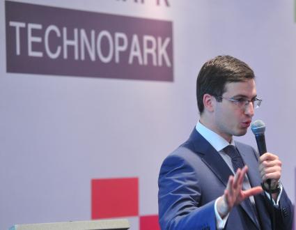 Презентация ТЕХНОПАРКА СКОЛКОВО. На снимке: директор ООО ТЕХНОПАРК СКОЛКОВО Сергей Курилов. 14 сентября 2011 года.