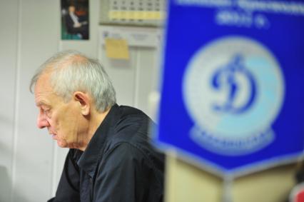 Главный тренер сборной России по волейболу Владимир Кузюткин. 19 сентября 2011 года.