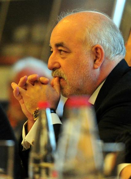 Совладелец группы \"Ренова\", президент фонда \"Сколково\" Виктор Вексельберг во время заседания Попечительского совета Политехнического музея, посвященного конкурсу на реконструкцию музея. Москва. 29 сентября 2011 года.