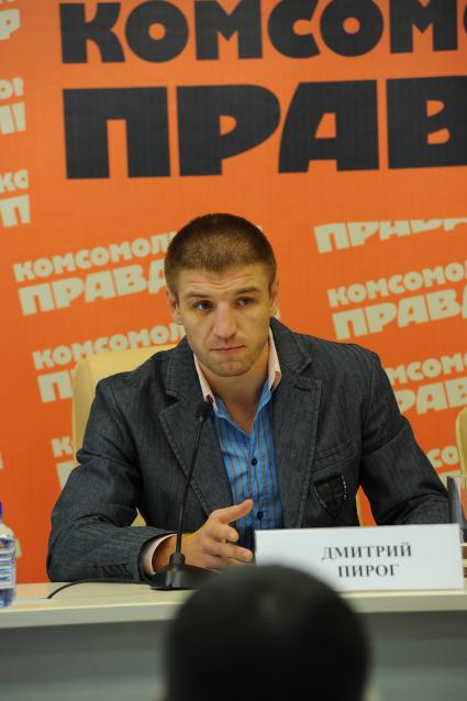 Чемпион мира по боксу среди профессионалов Дмитрий Пирог в ИД КП. 28 сентября 2011 года.