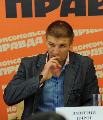 Чемпион мира по боксу среди профессионалов Дмитрий Пирог в ИД КП. 28 сентября 2011 года.