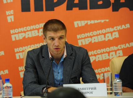 Чемпион мира по боксу среди профессионалов Дмитрий Пирог в ИД КП. 28 сентября 2011 года.