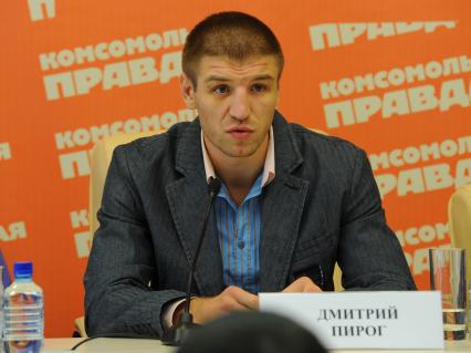 Чемпион мира по боксу среди профессионалов Дмитрий Пирог в ИД КП. 28 сентября 2011 года.