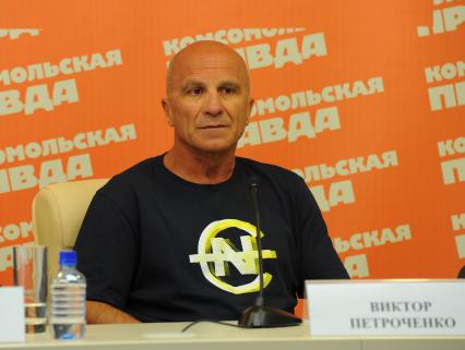 Тренер чемпиона мира в среднем весе Дмитрия Пирога Виктор Петроченко в ИД КП. 28 сентября 2011 года.