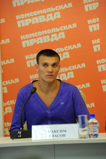 Боксер-профессионал Максим Власов в ИД КП. 28 сентября 2011 года.