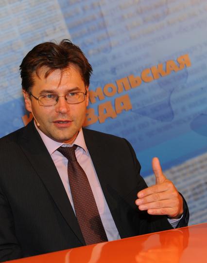Политолог, гендиректор Центра политической информации Алексей Мухин в ИД КП. 30 сентября  2011 года.