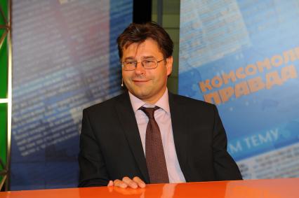 Политолог, гендиректор Центра политической информации Алексей Мухин в ИД КП. 30 сентября  2011 года.