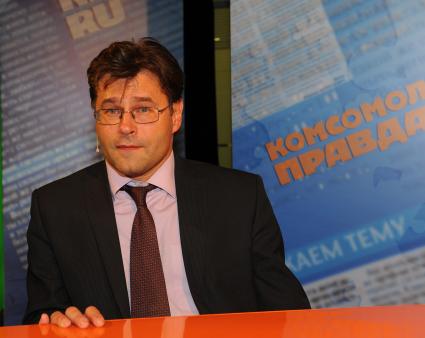 Политолог, гендиректор Центра политической информации Алексей Мухин в ИД КП. 30 сентября 2011 года.