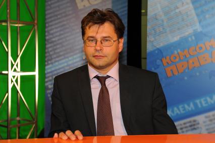 Политолог, гендиректор Центра политической информации Алексей Мухин в ИД КП. 30 сентября 2011 года.