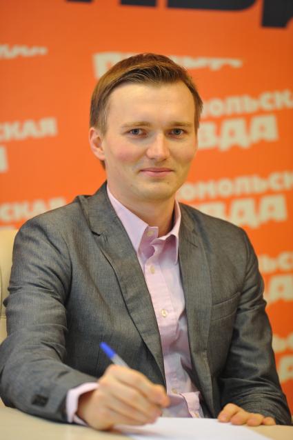 Советник президента Федеральной нотариальной палаты Алексей Грядов в ИД КП. 6 октября 2011 года.