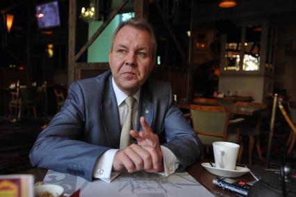 Директор Центра исследований постиндустриального общества Владислав Иноземцев во время интервью. Москва. 02 сентября 2011 года.