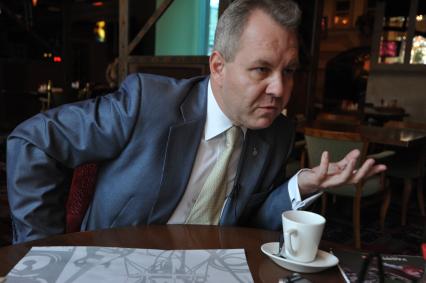 Директор Центра исследований постиндустриального общества Владислав Иноземцев во время интервью. Москва. 02 сентября 2011 года.