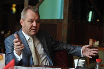 Директор Центра исследований постиндустриального общества Владислав Иноземцев во время интервью. Москва. 02 сентября 2011 года.