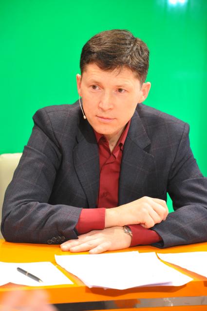 Профессор, доктор политических наук Алексей Чернышов во время интервью ИД \"Комсомольская правда\". Москва. 07 октября 2011 года.