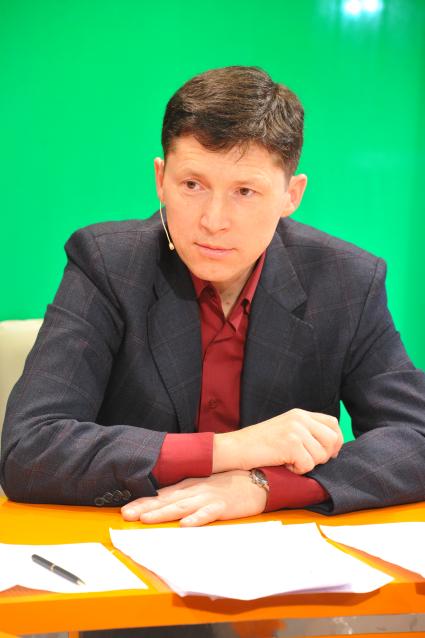 Профессор, доктор политических наук Алексей Чернышов во время интервью ИД \"Комсомольская правда\". Москва. 07 октября 2011 года.