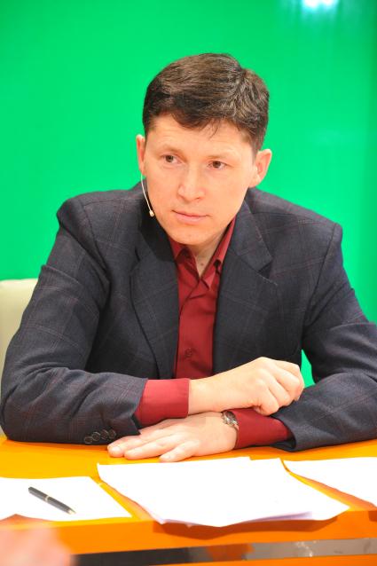 Профессор, доктор политических наук Алексей Чернышов во время интервью ИД \"Комсомольская правда\". Москва. 07 октября 2011 года.