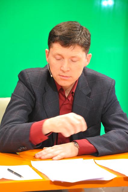 Профессор, доктор политических наук Алексей Чернышов во время интервью ИД \"Комсомольская правда\". Москва. 07 октября 2011 года.