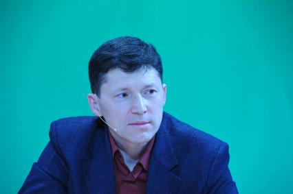 Профессор, доктор политических наук Алексей Чернышов во время интервью ИД \"Комсомольская правда\". Москва. 07 октября 2011 года.