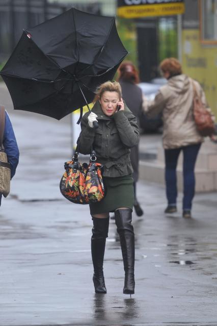 В Москве сильный ветер с дождем ,Москва, 11 октября 2011 года.