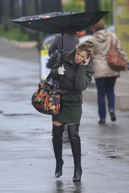 В Москве сильный ветер с дождем ,Москва, 11 октября  2011 года.