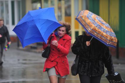 В Москве сильный ветер с дождем ,Москва, 11 октября  2011 года.