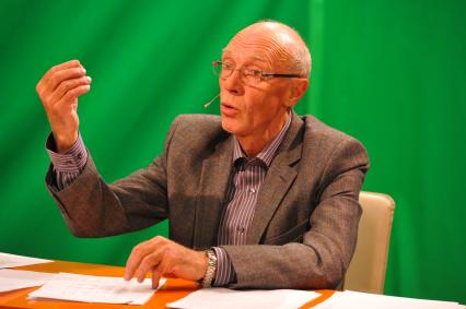 Руководитель Центра институтов внешнеэкономической деятельности, профессор Владимир Оболенский в ИД КП. 11 октября 2011 года