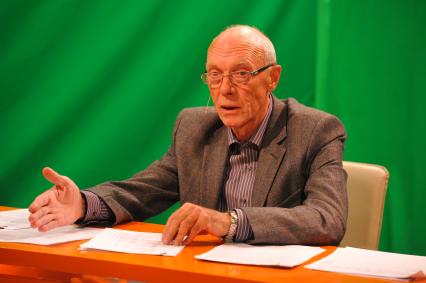 Руководитель Центра институтов внешнеэкономической деятельности, профессор Владимир Оболенский в ИД КП. 11 октября 2011 года