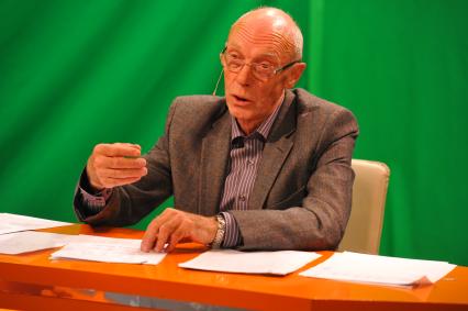 Руководитель Центра институтов внешнеэкономической деятельности, профессор Владимир Оболенский в ИД КП. 11 октября 2011 года
