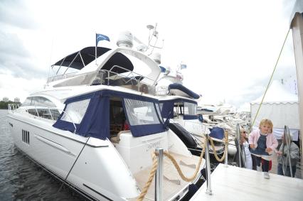 Яхт-клуб Royal Yacht Club. Выставка яхт и предметов роскоши MILLIONAIRE BOAT SHOW 2011. 4 сентября  2011 года.