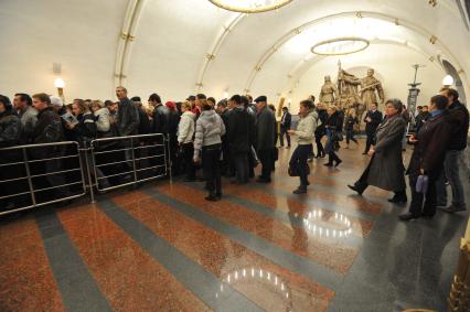 Пассажиры в метрополитене в час пик. 18 октября 2011 года.