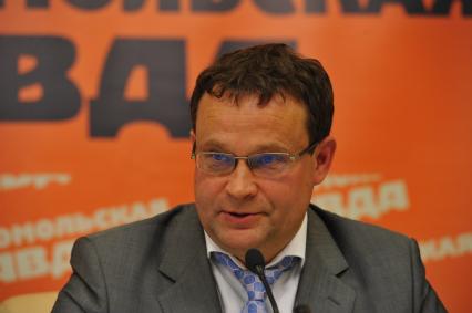 Врио директора Департамента создания и развития информационного общества Министерства связи и массовых коммуникаций РФ  Игорь  Химченко в ИД КП. 8 августа 2011 года.