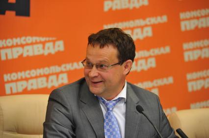 Врио директора Департамента создания и развития информационного общества Министерства связи и массовых коммуникаций РФ  Игорь  Химченко в ИД КП. 8 августа 2011 года.