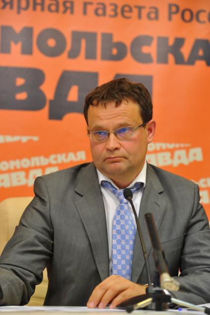 Врио директора Департамента создания и развития информационного общества Министерства связи и массовых коммуникаций РФ  Игорь  Химченко в ИД КП. 8 августа 2011 года.