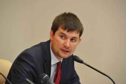 Заместитель начальника управления по защите прав субъектов персональных данных Роскомнадзора Юрий Контемиров в ИД КП. 8 августа 2011 года.