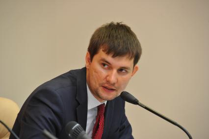 Заместитель начальника управления по защите прав субъектов персональных данных Роскомнадзора Юрий Контемиров в ИД КП. 8 августа 2011 года.