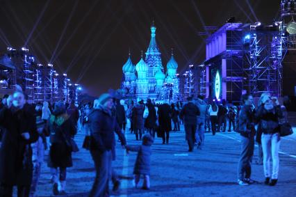 Москва. Старт первого Московского международного фестиваля  КРУГ СВЕТА. На снимке: Храм Василия Блаженного расположенный на Красной площади. 23 октября 2011 г.