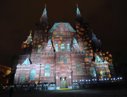 Москва. Старт первого Московского международного фестиваля  КРУГ СВЕТА. На снимке: Государственный исторический музей расположенный на Красной площади. 23 октября 2011 г.