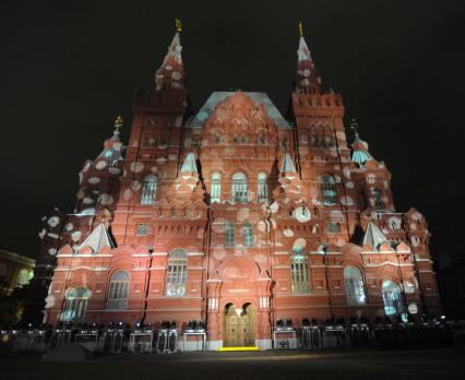 Москва. Старт первого Московского международного фестиваля  КРУГ СВЕТА. На снимке: Государственный исторический музей расположенный на Красной площади. 23 октября 2011 г.