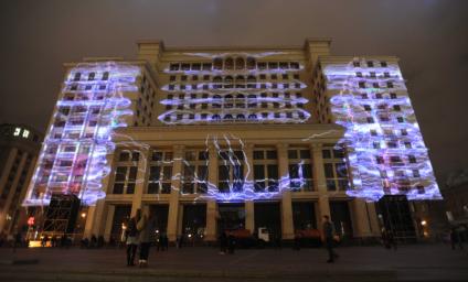 Москва. Старт первого Московского международного фестиваля  КРУГ СВЕТА. На снимке: гостиница МОСКВА расположенная на Манежной площади. 23 октября 2011 г.