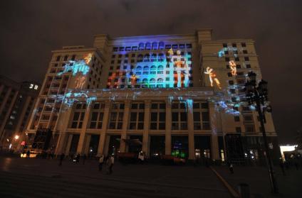 Москва. Старт первого Московского международного фестиваля  КРУГ СВЕТА. На снимке: гостиница МОСКВА расположенная на Манежной площади. 23 октября 2011 г.