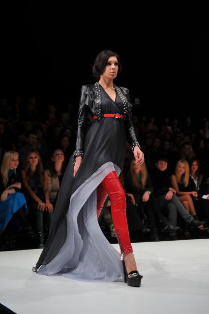 Показ коллекции Тимати BLACK STAR BY TIMATI & ANDREI PONOMAREV на неделе моды Mercedes-Benz Fashion Week.  23 октября 2011 года.