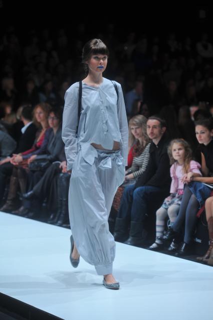 Во время показа коллекции марки ХАКАМА в рамках Mercedes-Benz Fashion Week Russia. 23 октября 2011 года.