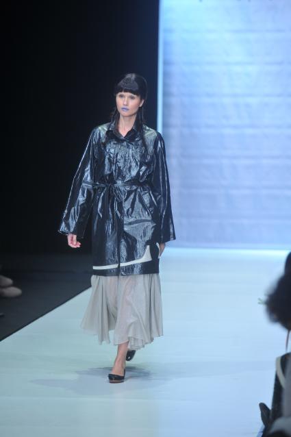 Во время показа коллекции марки ХАКАМА в рамках Mercedes-Benz Fashion Week Russia. 23 октября 2011 года.