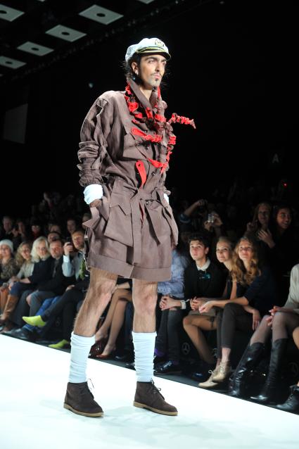 Во время показа коллекции марки \"YeZ by YEGORZAITSEV\" в рамках Mercedes-Benz Fashion Week.  23 октября 2011 года.