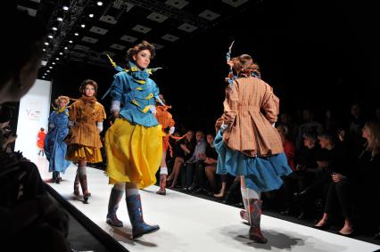 Во время показа коллекции марки \"YeZ by YEGORZAITSEV\" в рамках Mercedes-Benz Fashion Week.  23 октября 2011 года.