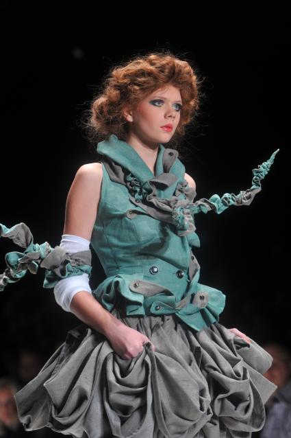 Во время показа коллекции марки \"YeZ by YEGORZAITSEV\" в рамках Mercedes-Benz Fashion Week.  23 октября 2011 года.